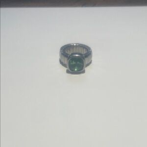 Chic Silver Ring with Green Gemstone